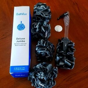 NWT Loofah Scrubbrush with 4 XL Loofahs